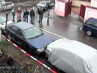 Trei dintr-o lovitura: doua masini si o poarta!