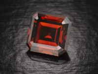 diamantul rosu