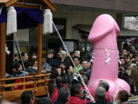 Festivalul Penisurilor in Japonia! Preotii le binecuvanteaza
