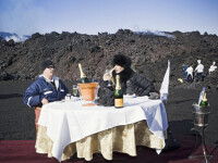 Cina fierbinte! La masa, inconjurati de lava unui vulcan!