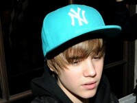 Justin Bieber, adolescentul care le face pe fete sa lesine