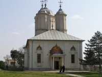 Romania, te iubesc! Sensul profund al Invierii, la manastirea Pasarea