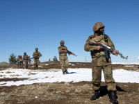 135 de persoane sunt sub zapada in Pakistan dupa ce avalansa a lovit o tabara militara din munti