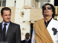 Nicolas Sarkozy si Muammar Ghaddafi