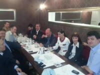 Traian Basescu la restaurant cu membrii Miscarii Populare