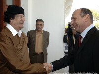 Traian Basescu si Muammar Ghaddafi