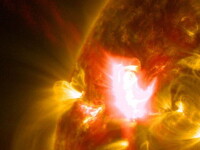 NASA a publicat imagini detaliate ale Soarelui in momentul unei explozii solare. Cum se vede de aproape. VIDEO