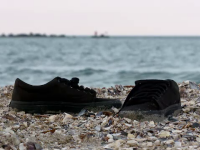 Prima intalnire cu Marea Neagra s-ar putea incheia tragic pentru un student de 25 de ani. Tanarul a disparut in apa rece