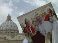 Vaticanul a comprimat secole de istorie in numai 9 ani. Ce mai inseamna un miracol in drumul de la Papa la Sfant in 2014