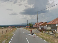 google Maps femei care spala covorul in Lazaresti