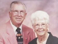 Doi batrani, casatoriti de 73 de ani, au murit la numai 5 minute distanta. Cuvintele emotionante ale femeii