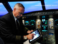 pilot cu un iPad in mana FOTO GETTY
