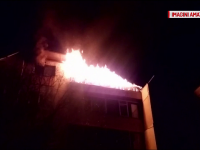 Panica intr-un cartier din Iasi dupa ce mansarda unui bloc a luat foc. Cauzele incendiului: 