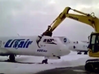 Un avion a fost distrus cu un excavator. Ce l-a suparat pe angajatul unui aeroport din Rusia