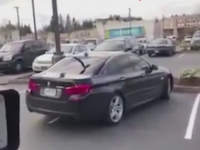 A vazut un BMW parcat pe doua locuri si a luat atitudine. Ce i-a facut