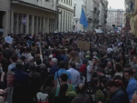 Universitatea lui Soros din Budapesta, amenintata cu inchiderea. Mii de maghiari au protestat in fata sediului cladirii