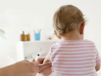 Parintii care nu isi vaccineaza copiii pot fi acuzati de infractiunea de rele tratamente. Cati ani de inchisoare risca