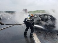 Un BMW a luat foc în mers pe A1