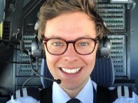 Cele mai bune locuri din avion pentru a nu simți turbulențele. Sfaturile unui pilot