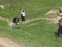 Un bărbat a ajuns cu urechea tăiată, din cauza unui scandal pentru o bucată de pământ