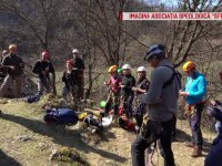 Pasionați de speologie, instruiți să exploreze peșterile pe verticală, în Mehedinți