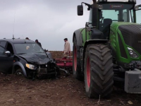 S-a urcat cu tractorul pe maşina de teren în care se aflau 5 oameni, în Iași