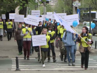 Sute de oamenii au ieșit în stradă și au cerut aer cura