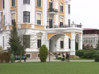 Cum poți primi o bursă la o școală străină în România