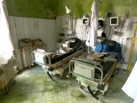 Spitalul nou care a ajuns ruină din vina autorităților. Medicii și-au lăsat halatele în cuier