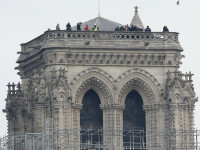 Prima slujbă susţinută la Notre-Dame de Paris după incendiul de acum 2 luni. VIDEO