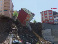 Momentul în care un bloc de locuințe de 4 etaje se prăbușește în Istanbul