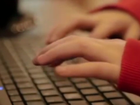Cum vă feriți copiii de pedofilii online. Activitatea prădătorilor, în creștere