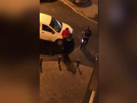 Un polițist, filmat în timp ce lovea violent un bărbat, în Capitală