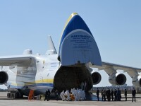 Cea mai mare aeronavă din lume a adus echipamente medicale în Ucraina din China. GALERIE FOTO