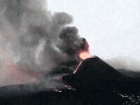 Vulcanul Etna a erupt din nou. Traficul aerian a fost deviat