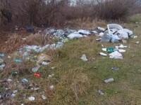 Un activist a sesizat Garda de Mediu despre gunoaiele de la marginea unui râu din Bistrița. Ce s-a întâmplat după 30 de zile