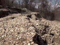 Drumuri distruse de alunecări de teren, în Prahova. Primăriile nu au bani să le repare