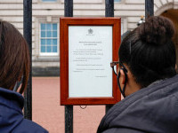 Mesajul afișat pe poarta Palatului Buckingham, după decesul Prințului Philip al Marii Britanii