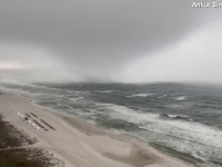 Furtună devastatoare în Florida. Imagini cu o tornadă venind din mijlocul apelor