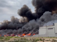 Incendiu uriaș în Spania. Patru depozite ale unei firme de curierat au fost cuprinse de flăcări