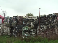Deșeuri aduse ilegal din Italia, aruncate într-un sat din Bihor. Oamenii spun că sunt periculoase