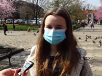 O fată de 16 ani din Bistrița, care a înapoiat un portofel pierdut unei bătrâne, felicitată și recompensată: „O premiem”