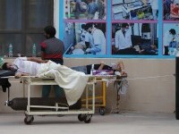 VIDEO. India: Bolnavii pe moarte zac în fața spitalelor pline cu pacienți infectați cu Covid-19