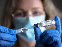 O asistentă a injectat șase oameni cu ser fiziologic, pentru că a spart un flacon cu vaccin. Cum s-a aflat totul