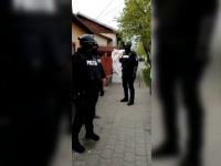 Directorul unui liceu din Titu și 12 absolvenți, reținuți. Sunt acuzați de falsificarea a 24 de foi matricole