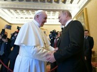 Papa Francisc l-a criticat pentru prima dată pe Putin: Un potentat captiv unor pretenții anacronice