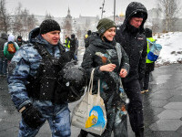 Proteste anti-război în marile orașe ale Rusiei. Peste 200 de persoane au fost arestate. FOTO