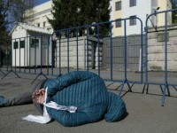 Proteste în faţa Ambasadei Rusiei, unde se scandează „Putin, criminal
