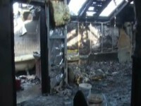 Casa unui polițist din Dâmbovița, arsă după un scandal. Agentul crede că focul a fost pus intenționat