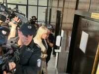 Elena Udrea a intrat în sala de judecată. Ar putea fi adusă la pușcărie săptămâna viitoare